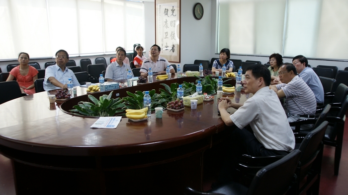 2010年9月15日上海商投集團(tuán)王董、沈董蒞臨我院參觀！