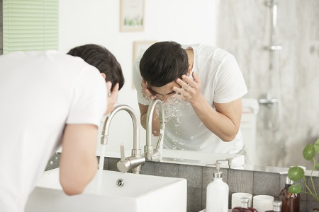 化學(xué)物品進(jìn)入眼睛怎么處理？